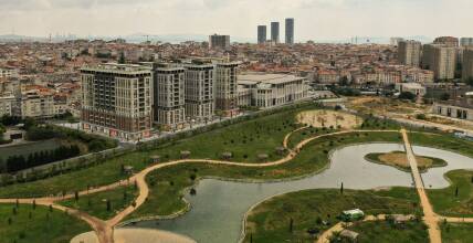 Apartments in the Zeytinburnu district near the park