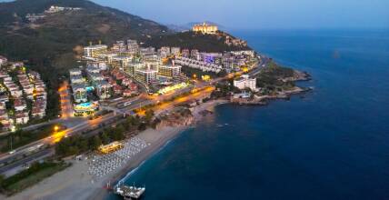 Kargicak, Alanya — Apartments with Sea and Mountain Views in a First-Line Complex